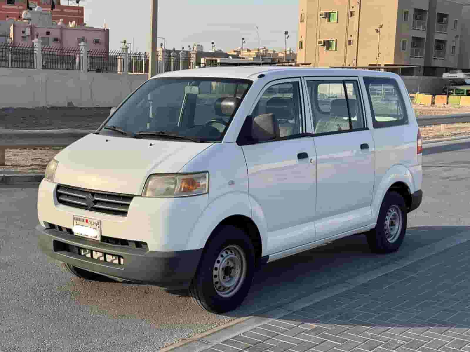 سوزوكي أي بي في 2013 (أبيض)