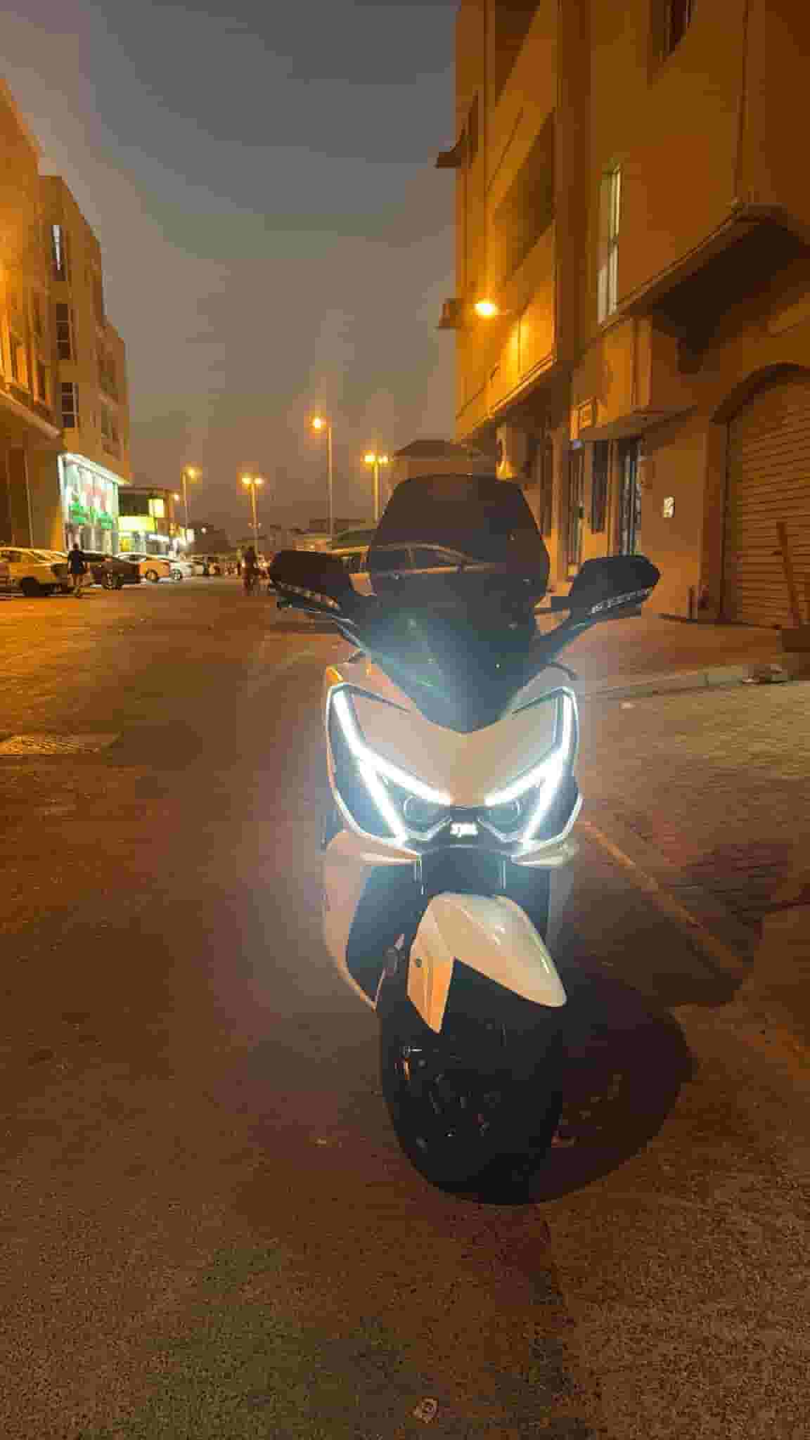 SYM 400 scooter