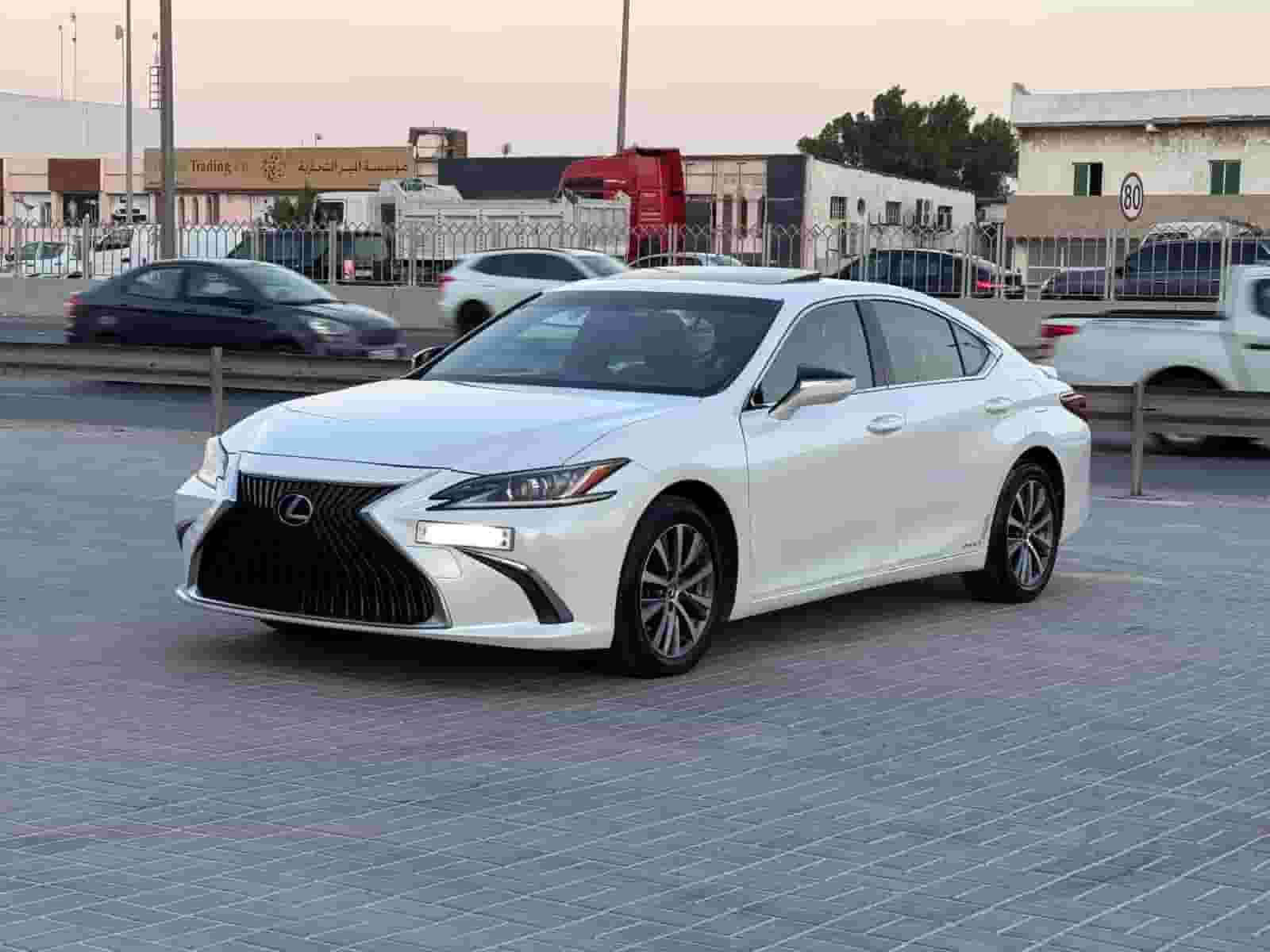 للبيع سياره لكزس ES-300h 2019   للبيع سياره لكزس ES-300h 2019